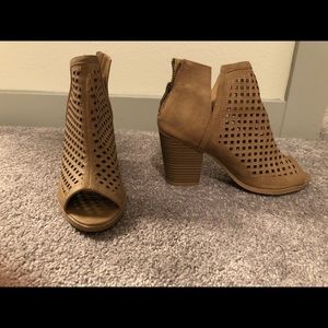 Sugar Vael Perforated Ankle tan booties